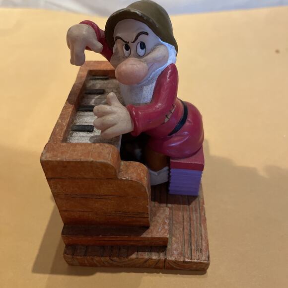 Vintage 65th Anniversary Disney GRUMPY Playing Piano Figurine Enesco 105646 - Picture 1 of 7